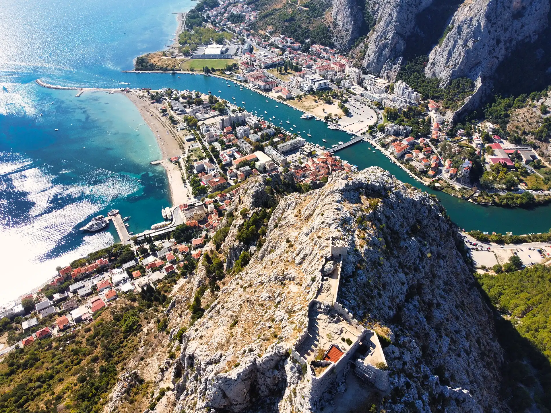 Omiš Day on the Beach – Where the Sea, Cuisine, and Wine Meet